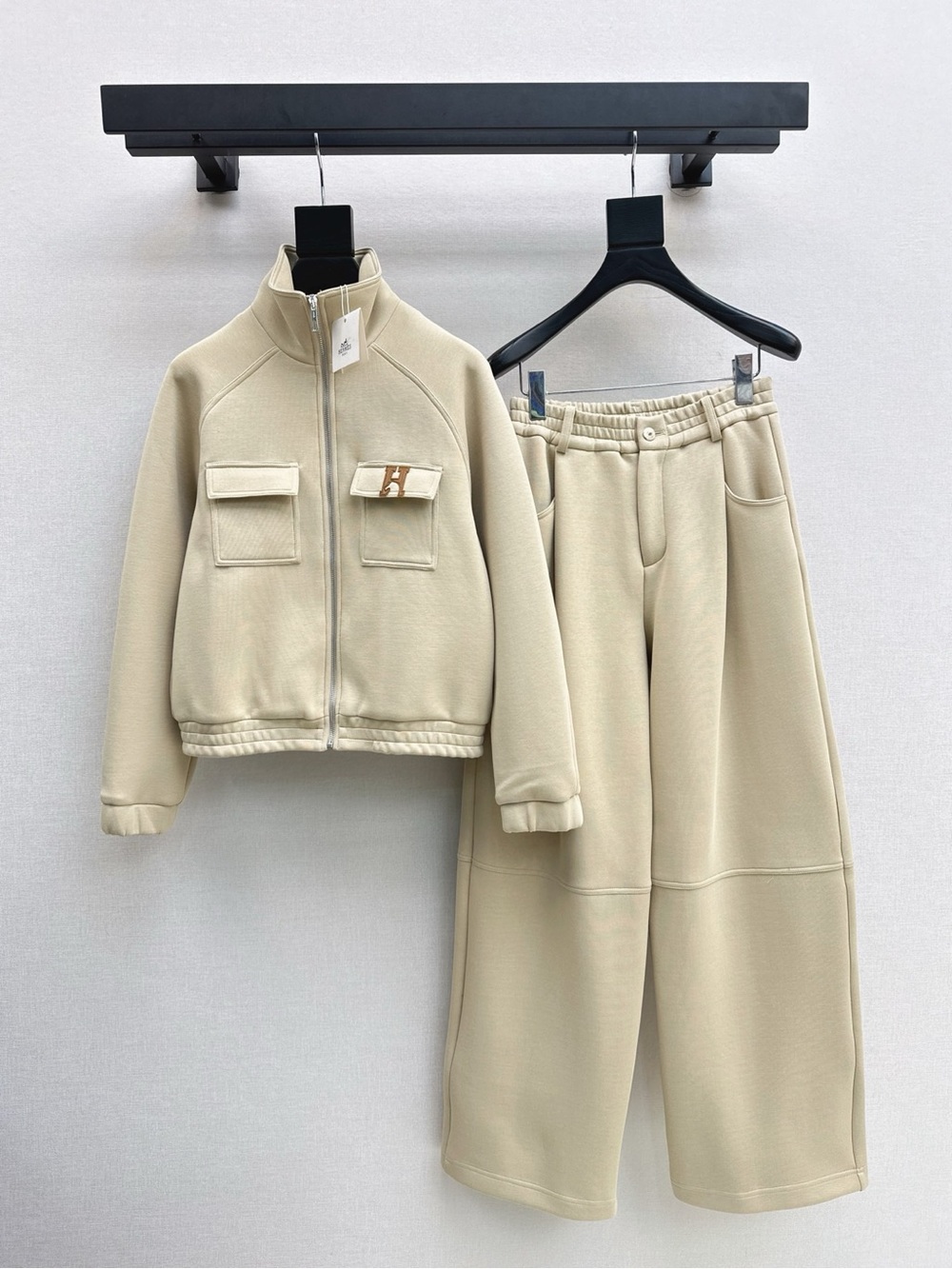 ✨ Hermès Casual Stand Collar Tracksuit Two-Piece Outfit